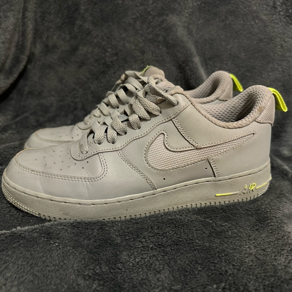 Men’s Nike Air Force 1 size 8